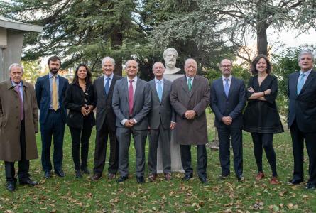 El jurado de los premios ASISA-UAM junto a los premiados, varios directivos de ASISA y el Dr. Jaime Siegrist, ponente en el acto de entrega de los premios. 